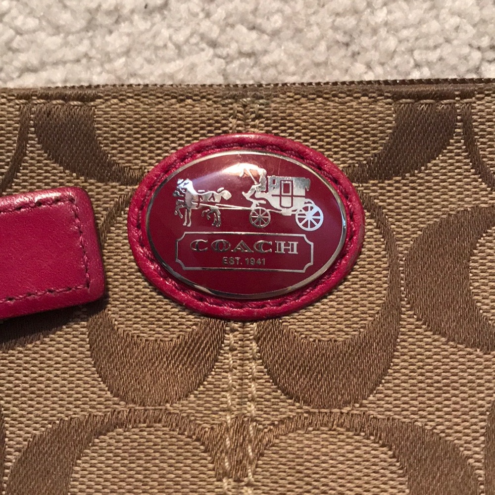 Used Coach wristlet - Picture 2 of 5